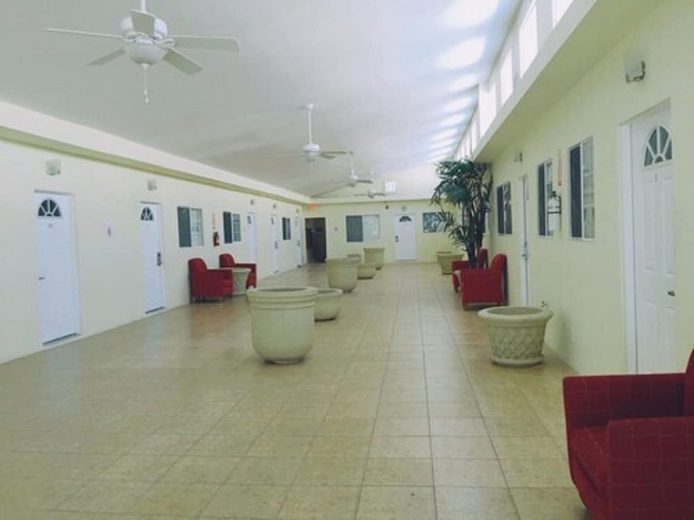 Europa Inn & Suites - photo 2