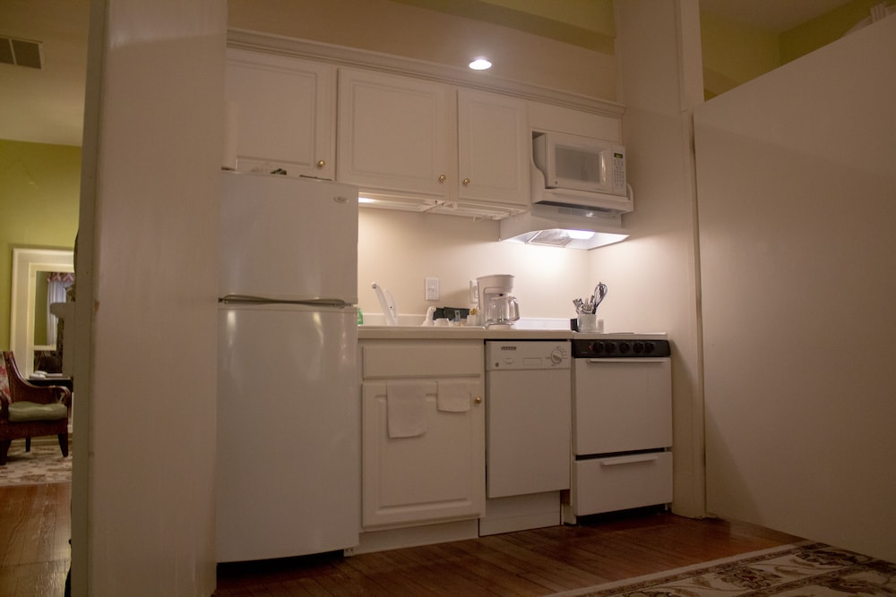 Inn at Lincoln Square - photo 20