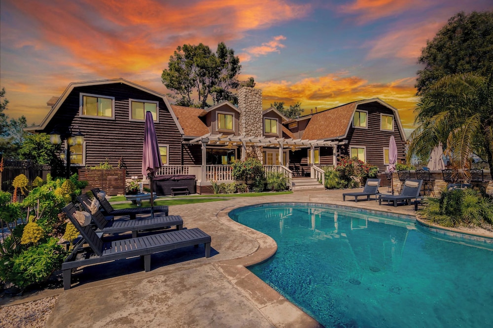 Chateau Syrah by AvantStay Picturesque Estate w Pool Hot Tub Table Tennis Pool Table New Pickleball Court Basketball hoop - photo 65
