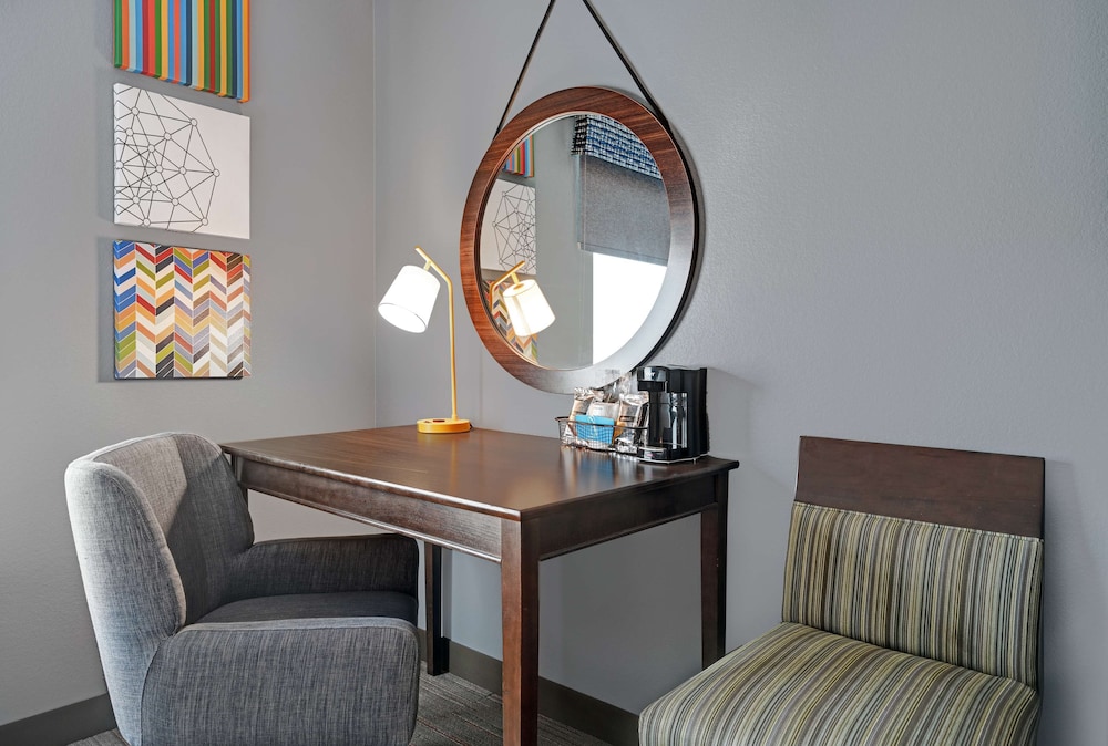 Hampton Inn Farmington - photo 21