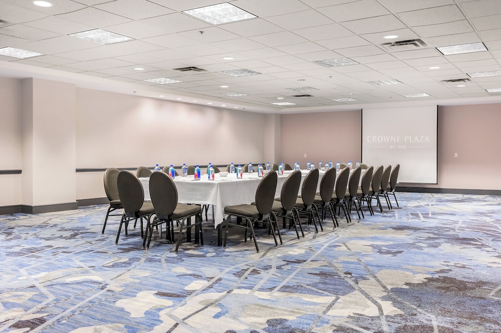 Crowne Plaza Kansas City Downtown by IHG - photo 59