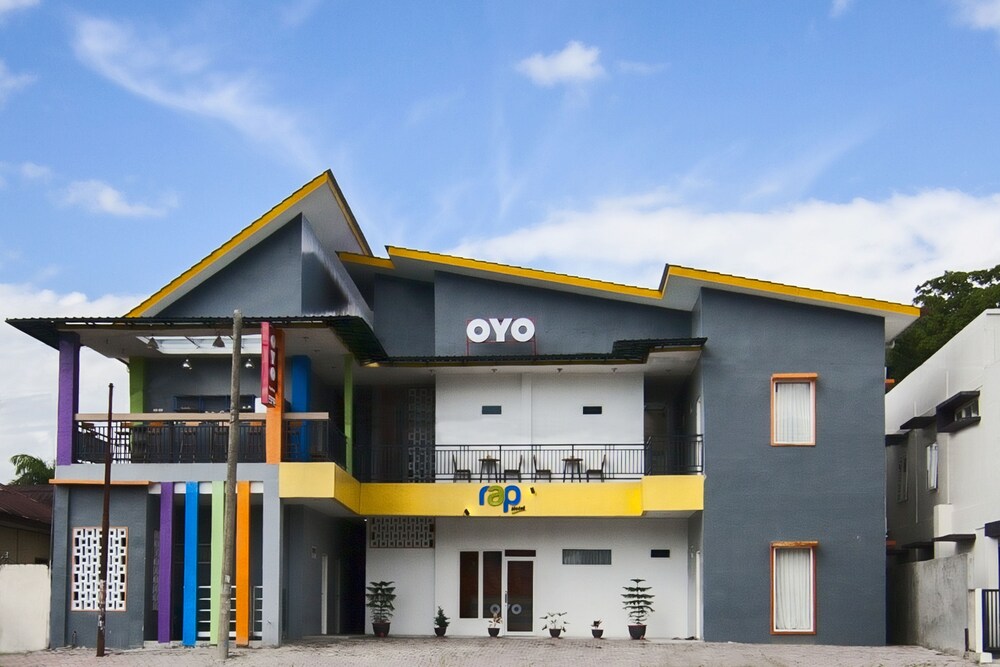 Oyo 1095 Rap Hotel in Balige, Indonesia