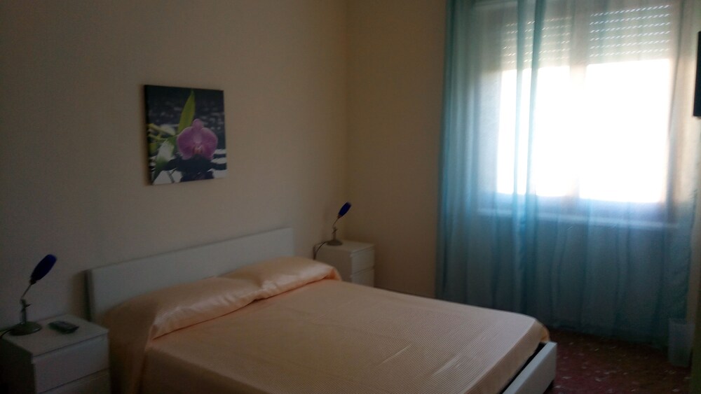 LovelyBed — hotel in Aprilia