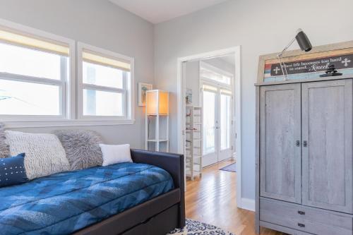 40 East Peach Bound by Oak Island Accommodations - photo 3