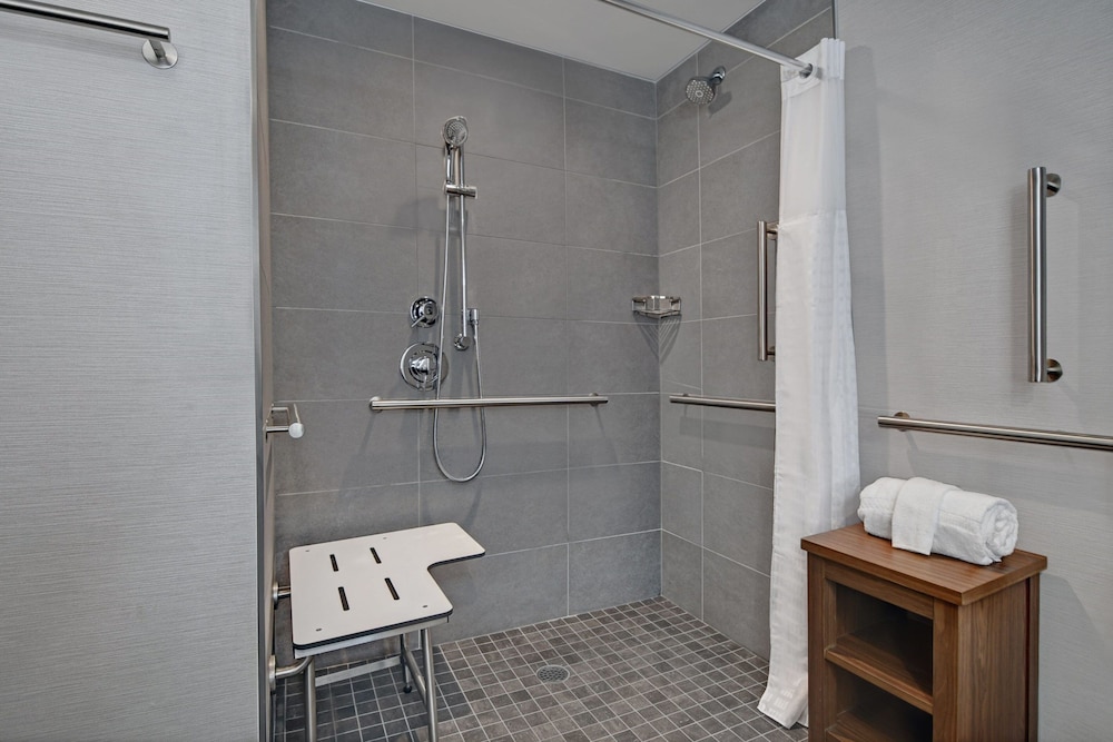 Courtyard by Marriott Hamilton - photo 15