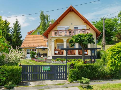 Apartment Baum by Interhome — 4-Star Luxury Hotel in Fonyod, Hungary