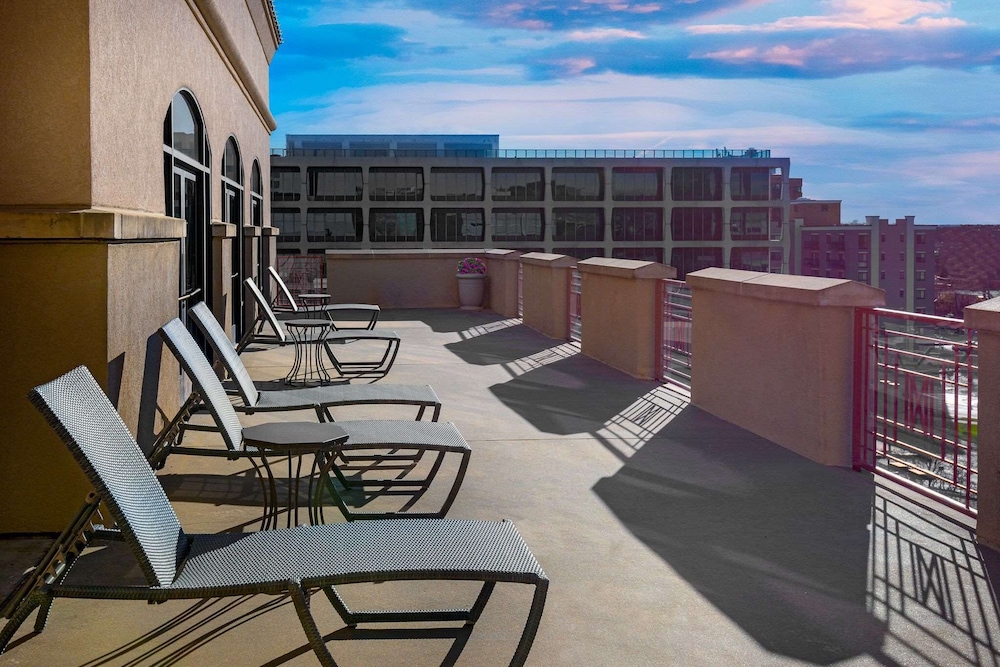 Hampton Inn & Suites Kansas City Country Club Plaza - photo 47