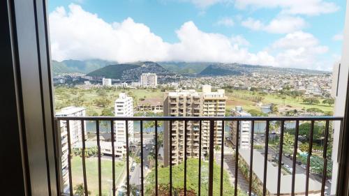 Updated 22nd Floor Waikiki Condo Free parking & WiFi Ideal for large family by Koko Resort Vacation Rentals - photo 19