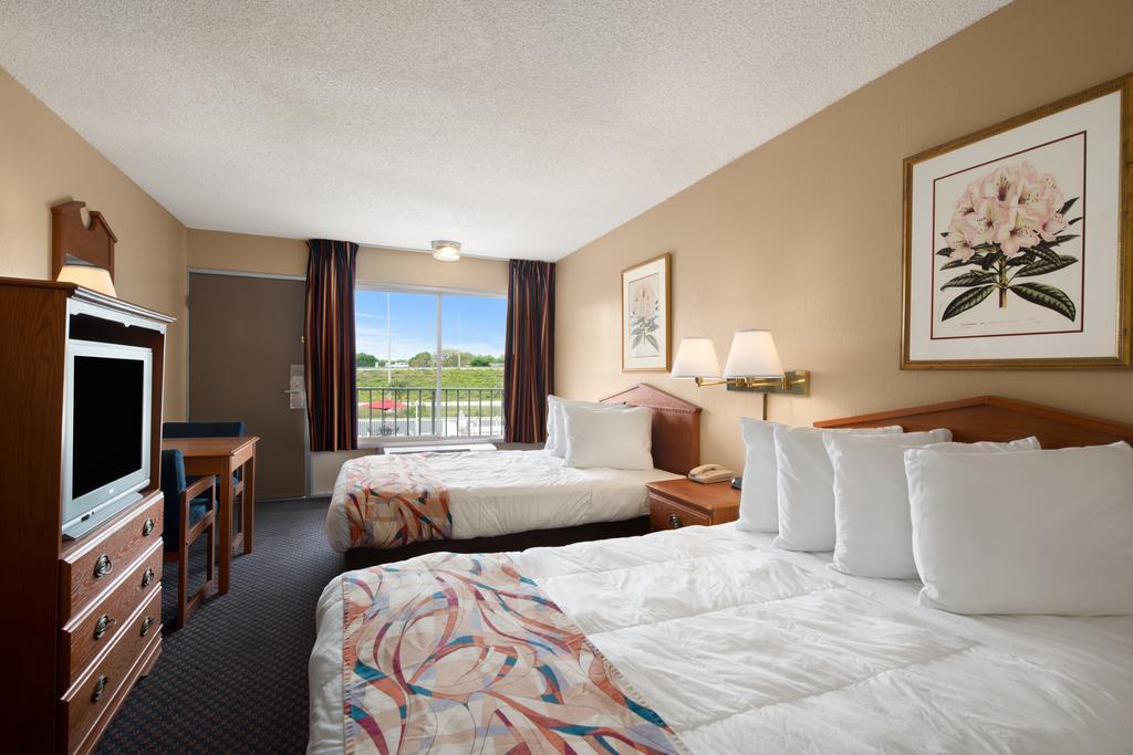 Days Inn Tampa North of Busch Gardens - photo 7