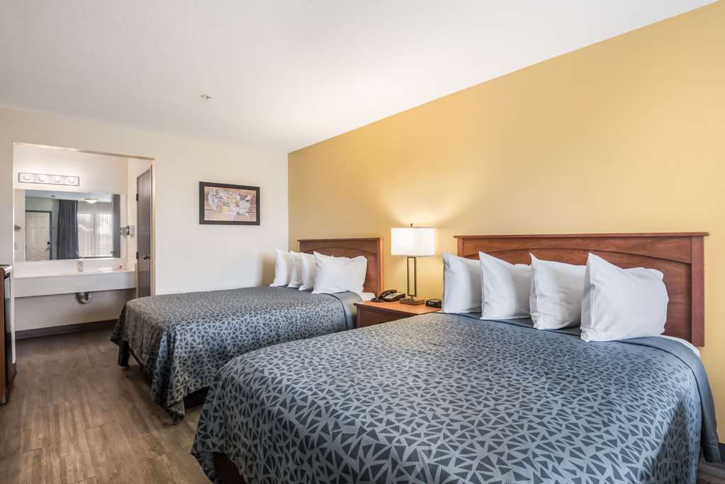 Econo Lodge Inn & Suites Lodi Wine Country Area - photo 9