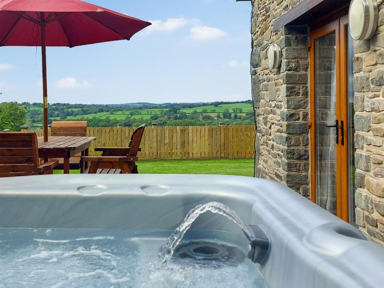 Yr Hen Beudy - carbon neutral hotel in Tregaron