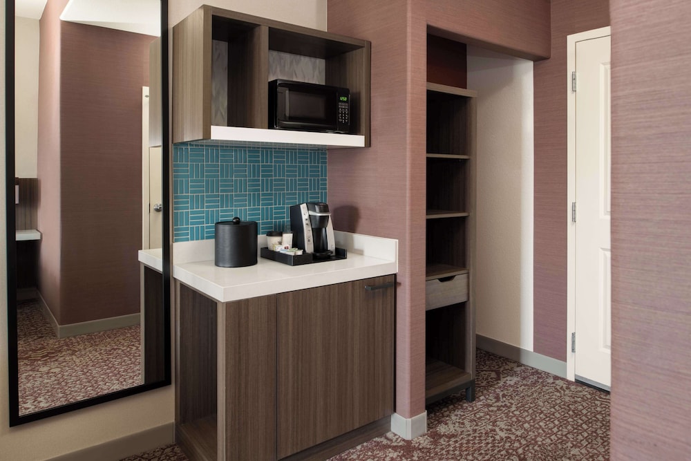 Hilton Garden Inn Fontana - photo 12