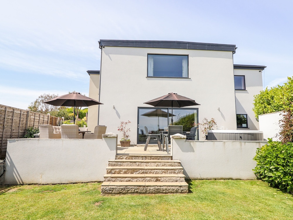 Bryn Mor — 4-Star Luxury Hotel in Benllech, United Kingdom