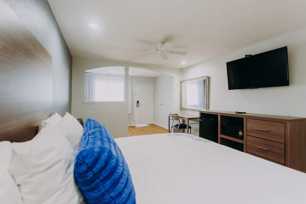 Scottish Inns and Suites Near Kemah Boardwalk - photo 23