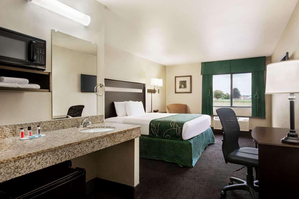 Travelodge by Wyndham Livonia - photo 7