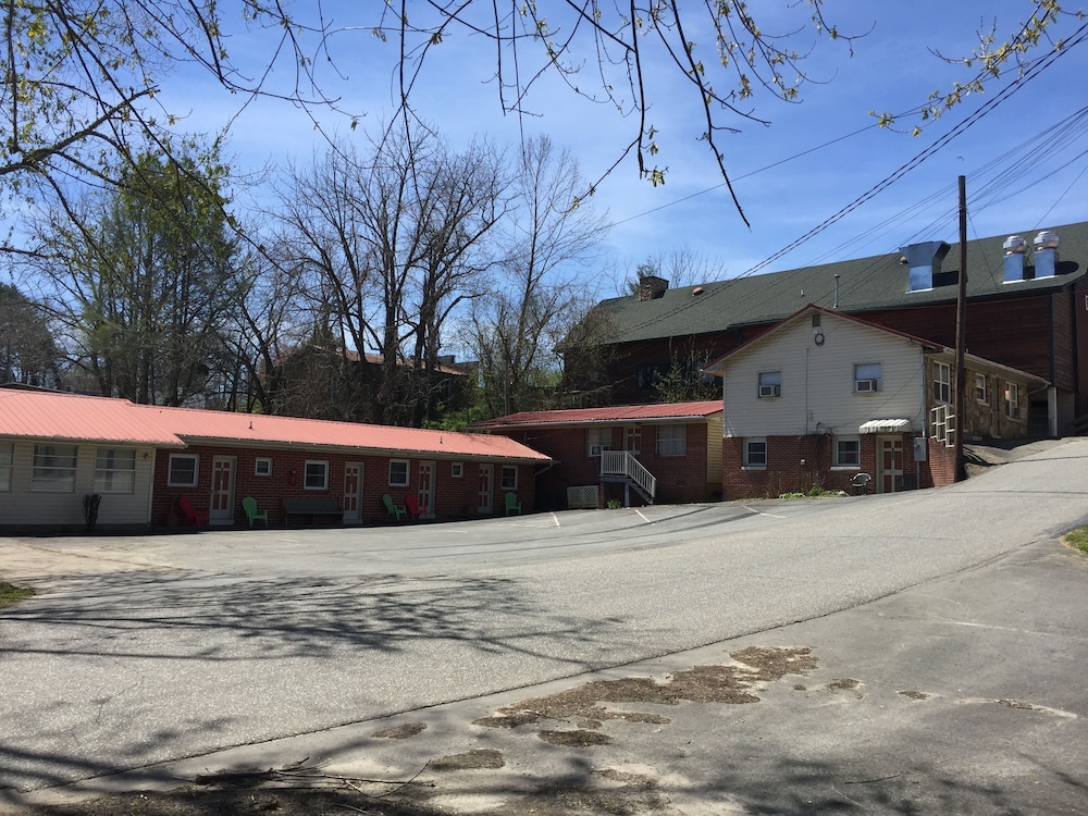 Phillips Historic Motel & Cottages - photo 107