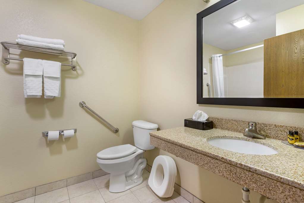 Best Western Plus Altoona Inn - photo 34