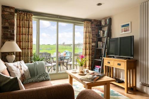 The Byre Heritage Escapes Field House Farm — 4-Star Luxury Hotel in Bempton, United Kingdom