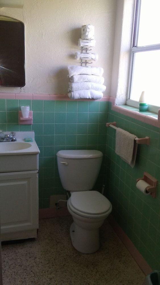 Ocean Crest Motel - photo 2