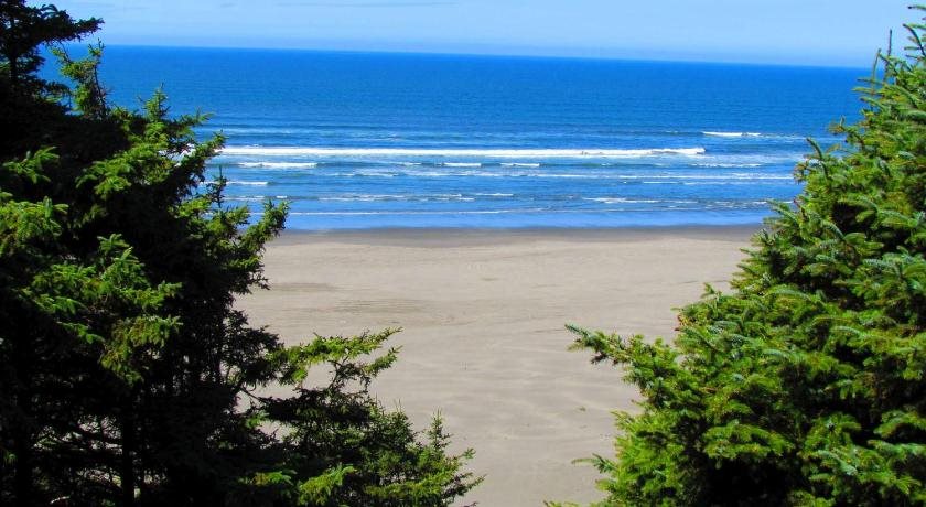 Ocean Crest Resort - last minute hotel in Huntington Beach