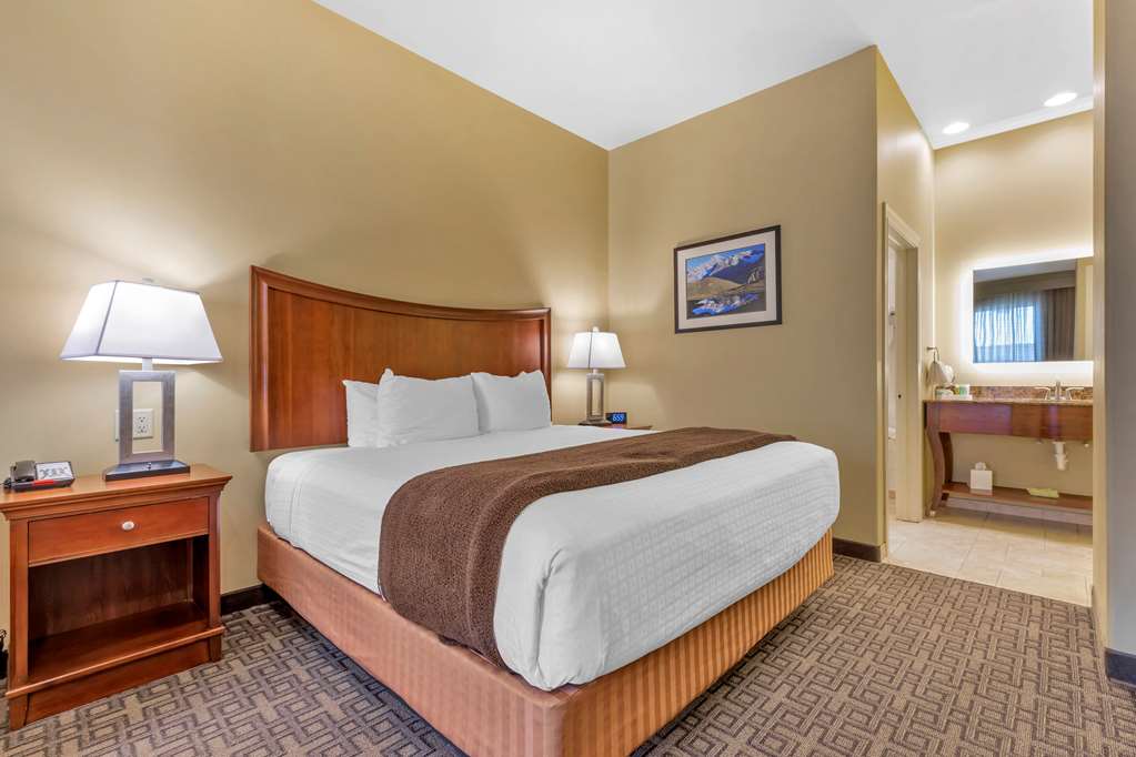 Best Western Plus Swiss Chalet Hotel & Suites - photo 12