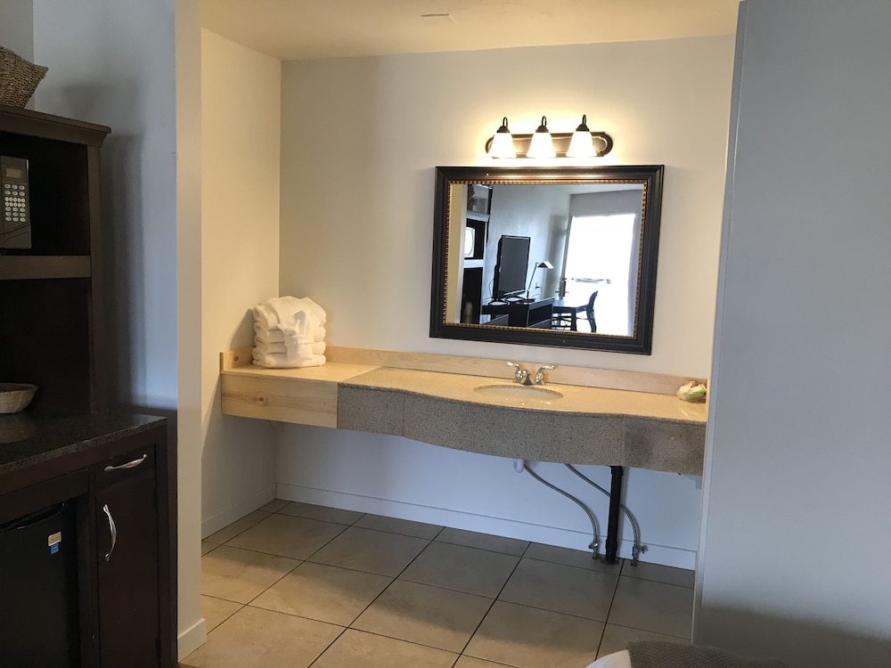 Country West Motel - photo 19