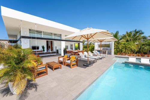 Oceanside 4 Bedroom Luxury Villa with Private Pool 500ft from Long Bay Beach V10 — 4-Star Luxury Hotel in Providenciales, Turks and Caicos Islands