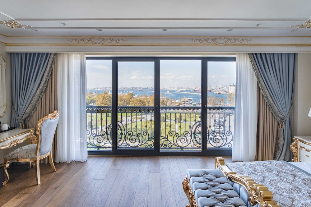 Dekalb Hotel — 4-Star Luxury Hotel in Istanbul, Turkey