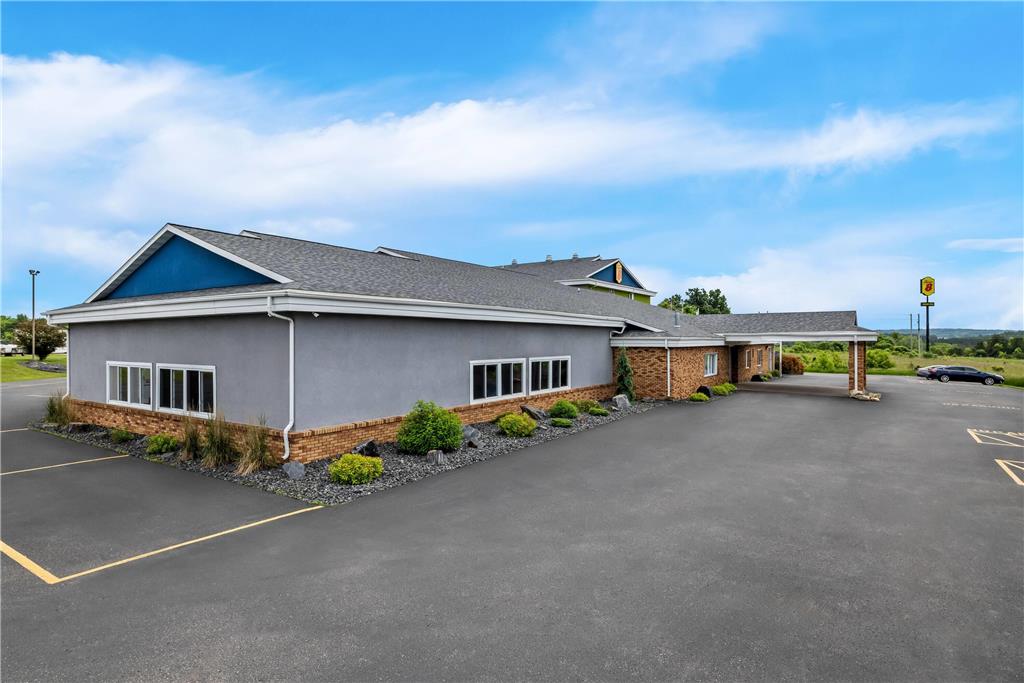 Super 8 by Wyndham Osseo WI - photo 4