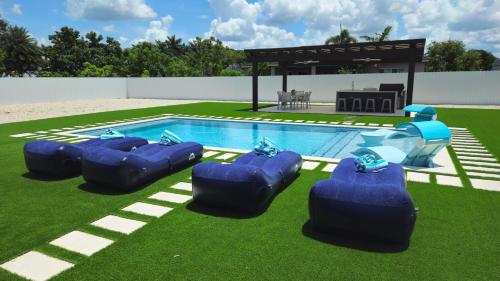 Sunny Oasis with private pool in Homestead, United States