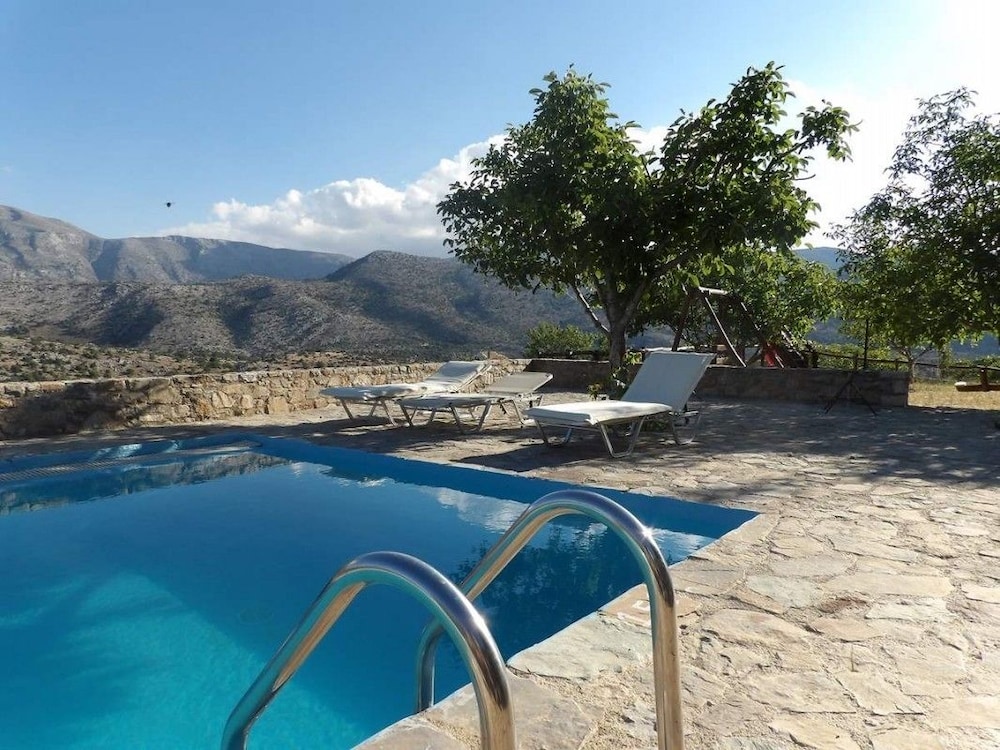 Arodamos Traditional Houses — hotel in Krouson