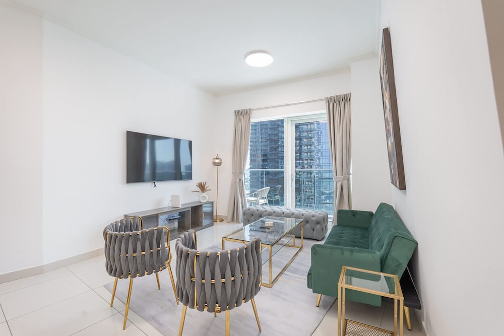 Free housekeeping visits during your stay StayShort Marina Views and a 3 Bedroom Apartment in Dubai Marina — 4-Star Luxury Hotel in Dubai, United Arab Emirates