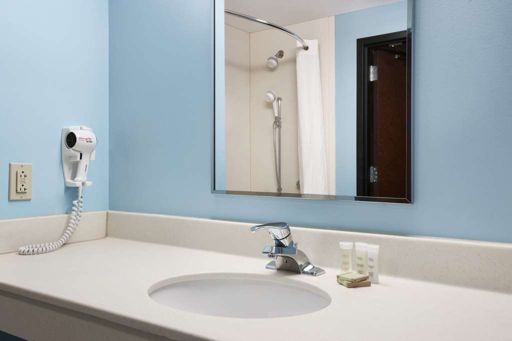 Super 8 by Wyndham Pennsville Wilmington - photo 7