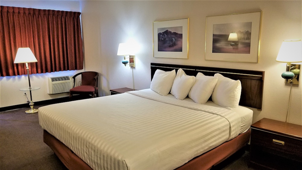 Motel 8 Laramie - photo 9