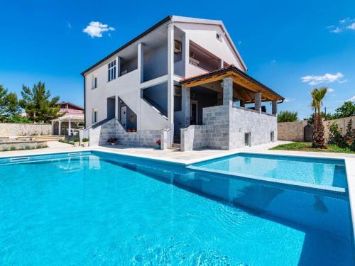 Villa Sara — 4-Star Luxury Hotel in Benkovac, Croatia