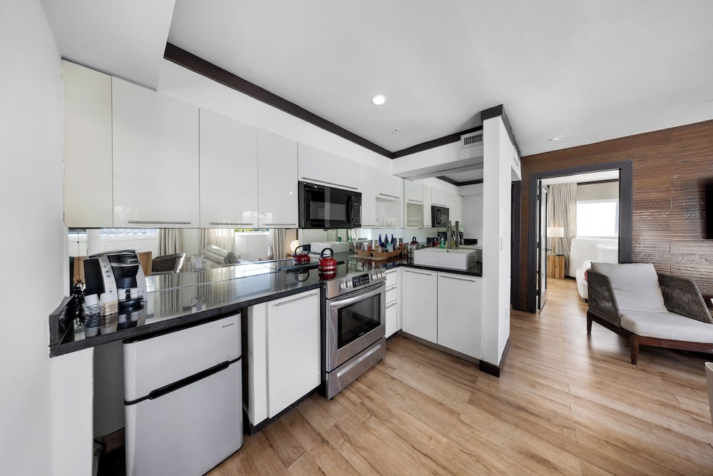 The Shoreline Suites - photo 21