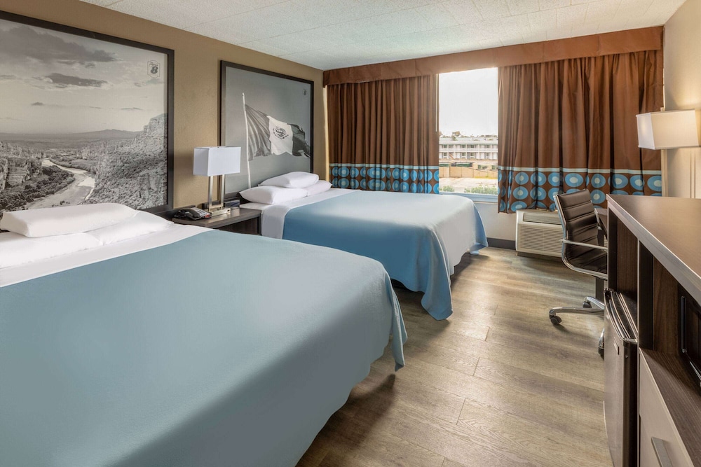Super 8 by Wyndham Laredo - photo 19