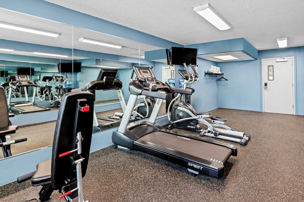 HomeTowne Studios by Red Roof & Conference Center Cortland - photo 29