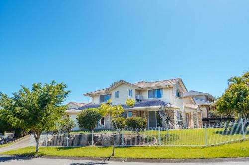 Spacious newly redecorated 5BD Family Home — 4-Star Luxury Hotel in Brisbane, Australia