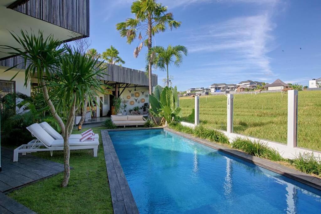 Villa Gaia Brand new 4 bedrooms villa with rice field view — 4-Star Luxury Hotel in Canggu, Indonesia
