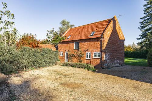 Luxury barn Retreat sleeps 2 4 quiet location with parking - last minute hotel in Unknown City