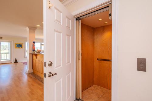Coastal Living by Oak Island Accommodations - photo 8