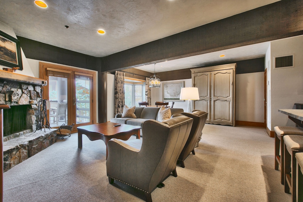Luxury Three Bedroom Suite with Mountain Views and Hot Tub 3 Apartment Hotel by RedAwning - photo 11