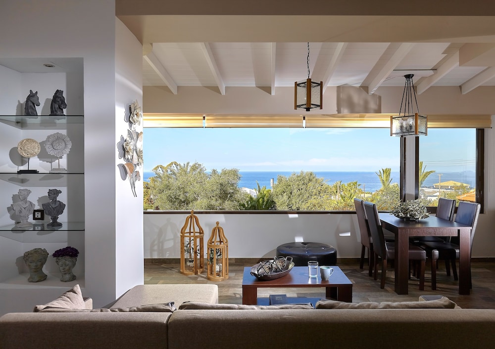 Villa Feronia — 4-Star Luxury Hotel in Hersonissos, Greece
