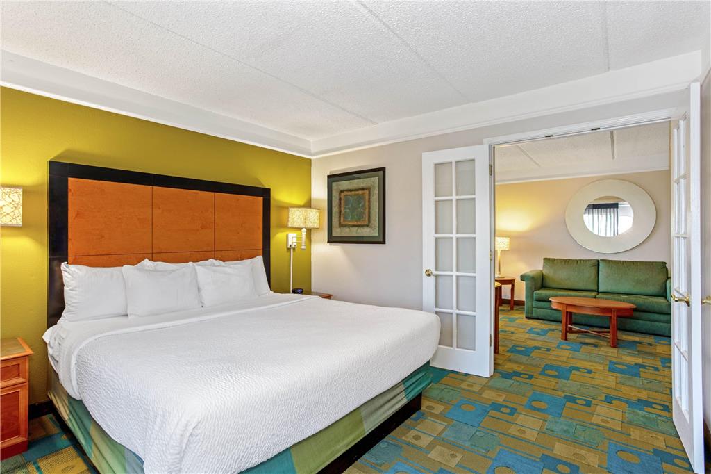 La Quinta Inn & Suites by Wyndham Orlando I Drive Conv Ctr - photo 42