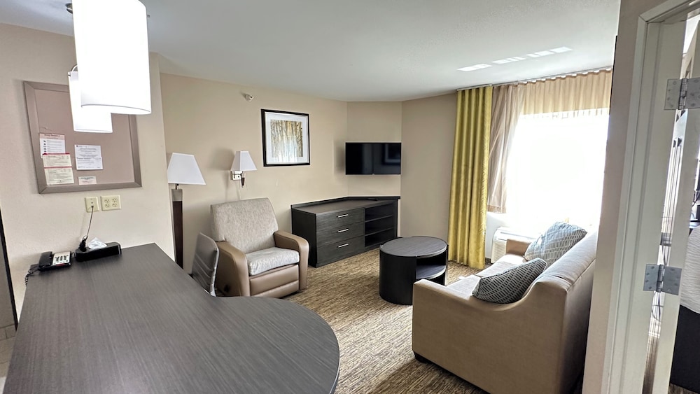 Candlewood Suites Airport by IHG - photo 16