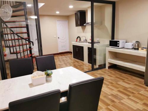NEW KG home 3 Bedrooms Free Wi Fi