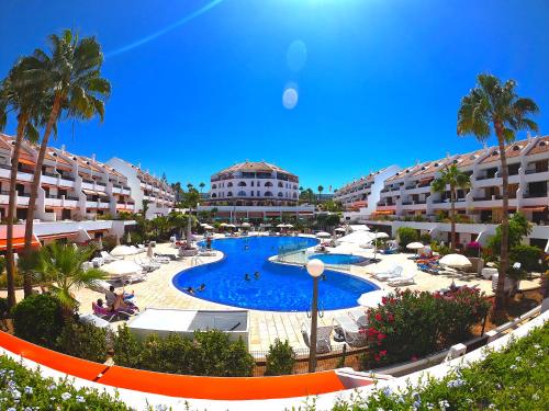 Parque Santiago I 2 Bedroom 1 Bathroom Open plan living Kitchen area Extra large balcony First Floor Apartment — 4-Star Luxury Hotel in Playa De Las Americas, Spain