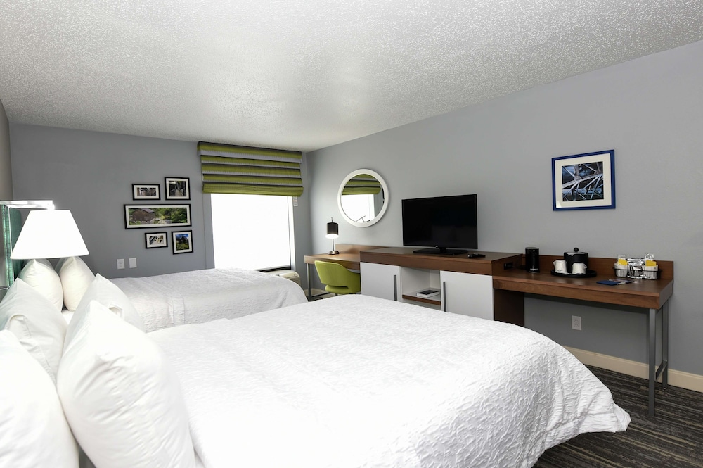 Hampton Inn Youngstown North - photo 19