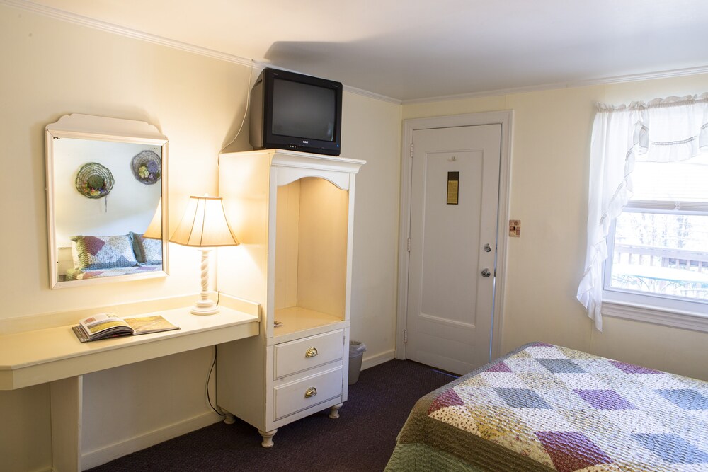 The Chimney Rock Inn & Cottages - photo 100